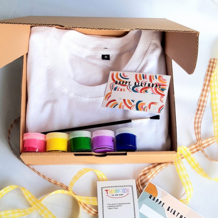 

DISKON SHOPEE/ TSHIRT PAINTING KIT BY CIPRATIND MELUKIS MEWARNAI BAJU HAMPERS MURAH - TSHIRT KIT ONLY