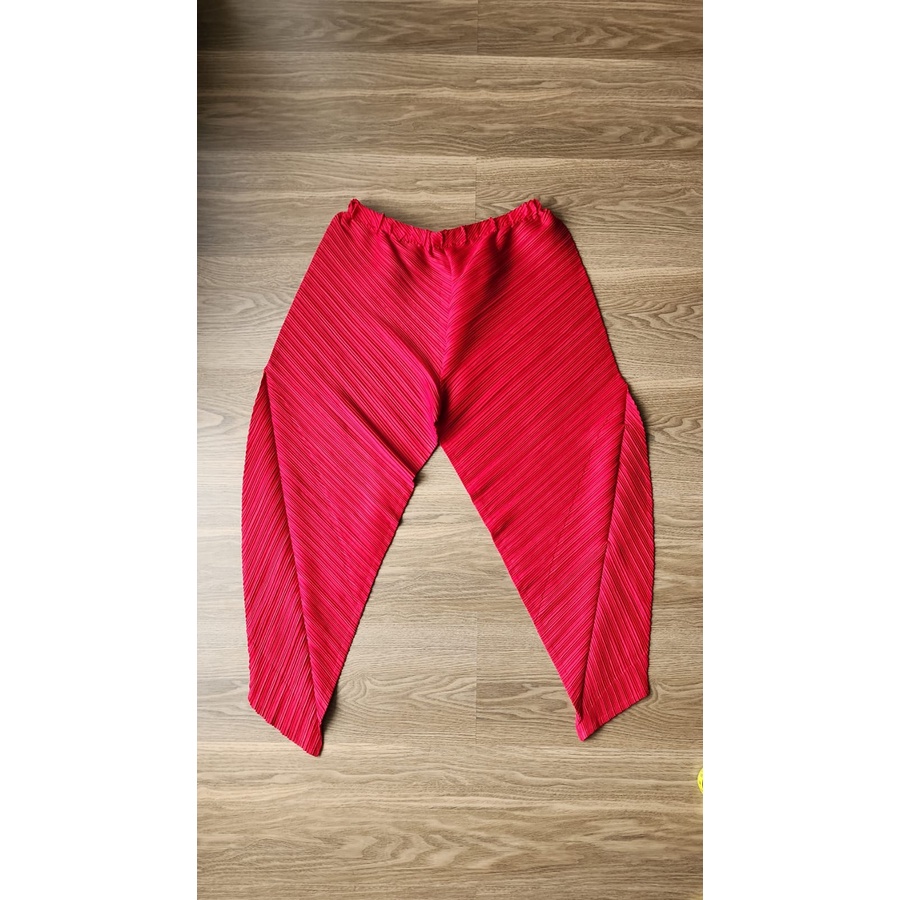 Red Plisket aladin pants size M - L NWT