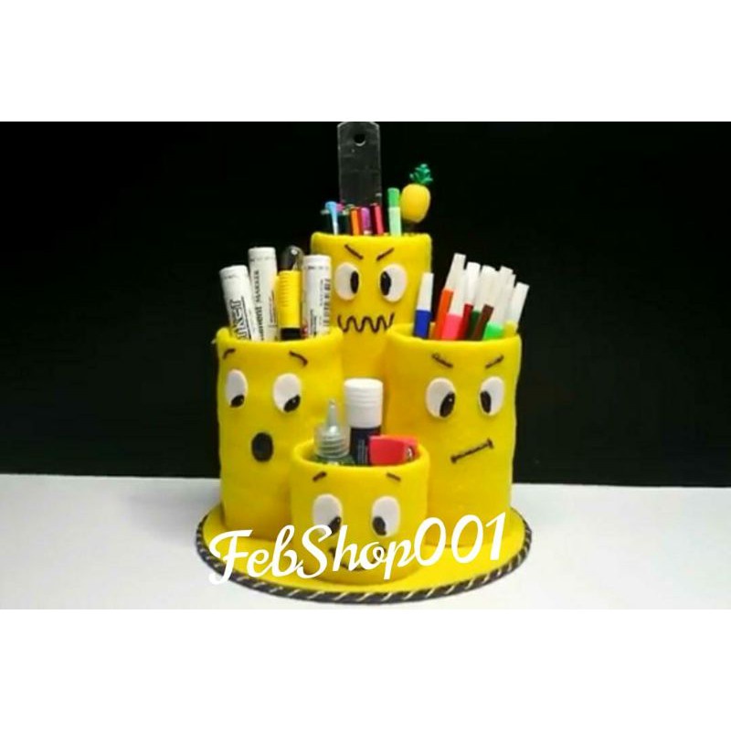 

Terlaris ✨ -TEMPAT PENSIL KARAKTER MOTIF EMOJI BULAT KUNING- 2.2.23