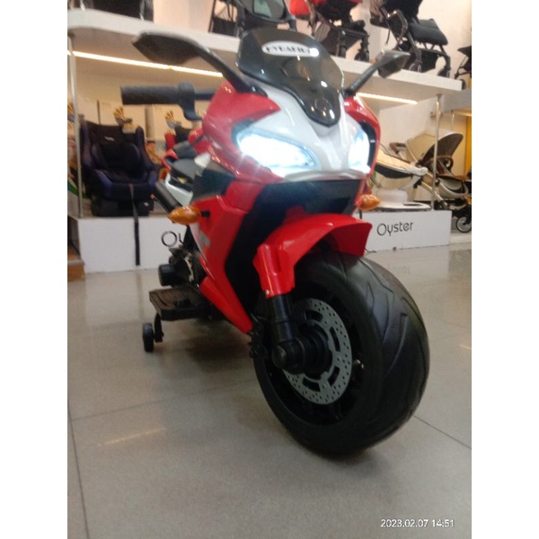 Mainan Motor Aki Anak Dugatti Ban Karet