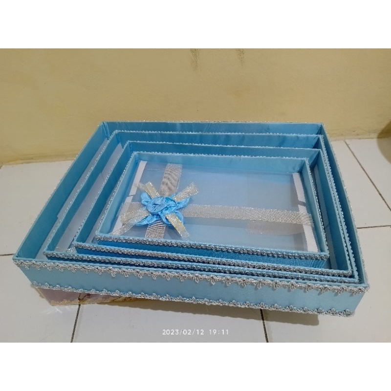 

KOTAK HANTARAN PERNIKAHAN/SESERAHAN MIKA PITA WARNA BIRU