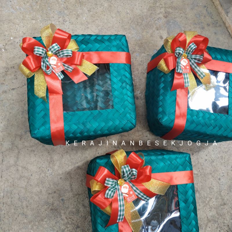 

(NATAL 2022) BESEK MPS WARNA HIJAU NATAL /besek bambu /besek kotak /besek Jogja/hantaran/seserahan