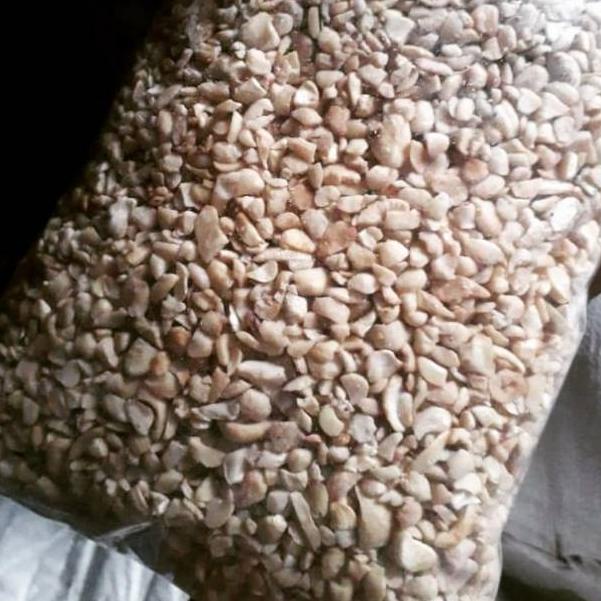 

D28 Kacang mete cacah/belah 6/mentah/mateng/1kg PRODUCT TERLARIS よ