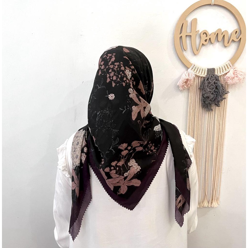 HIJAB SEGI EMPAT VOAL LASER CUT MOTIF KH889043