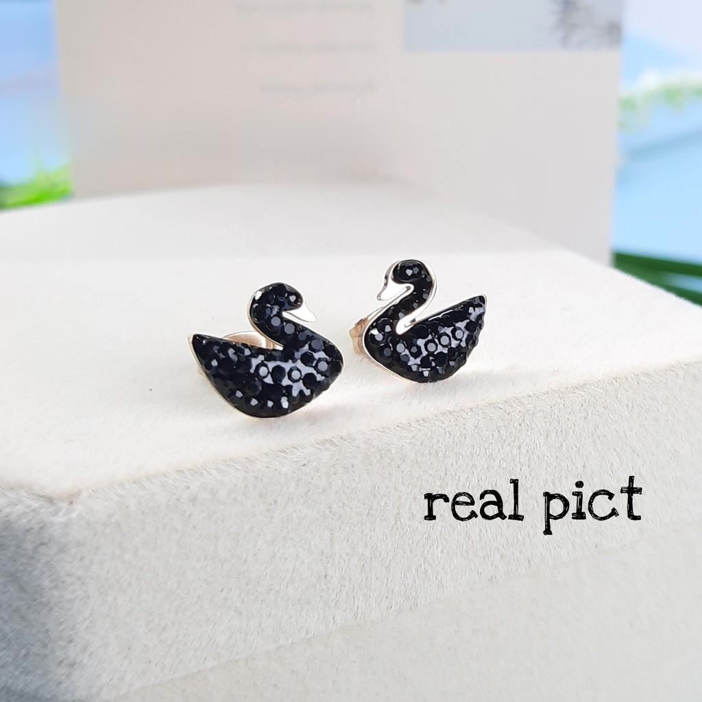 Anting Tusuk Titanium Swan Kristal Altifisial Putih Merah dan Hitam Rose Gold