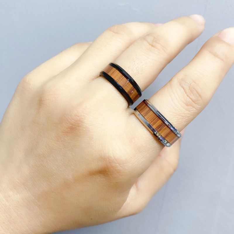 Cincin Bahan Titanium Steel Tekstur Kayu Anti Alergi Untuk Pasangan