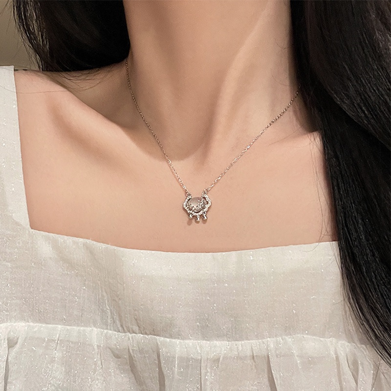 Magic789 Chic Keberuntungan Lock Liontin Perak Berkah Kalung Wanita Gadis Temperamen Harapan Terbaik Kalung Beruntung Elegan Rantai Tulang Selangka Perhiasan Leher Harian