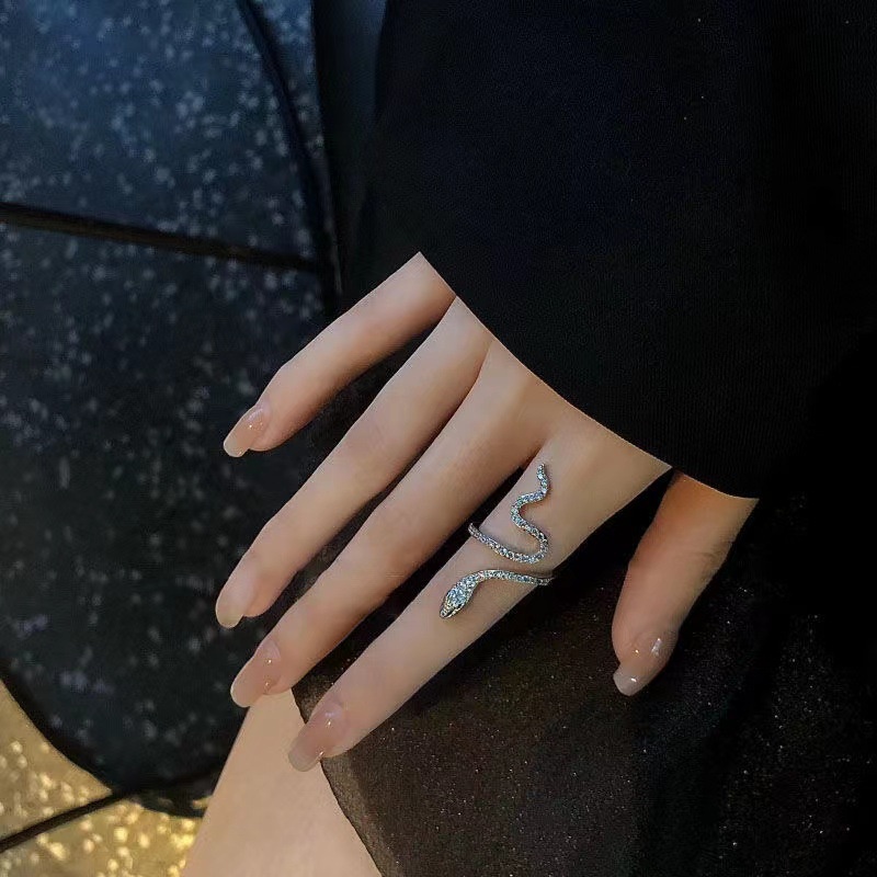 Gothic Berlian Imitasi Terbuka Ular Cincin Adjustable Hewan Rings Reptil Untuk Pria Wanita Fashion Punk Cowok Cewek Ulang Tahun Perhiasan Hadiah