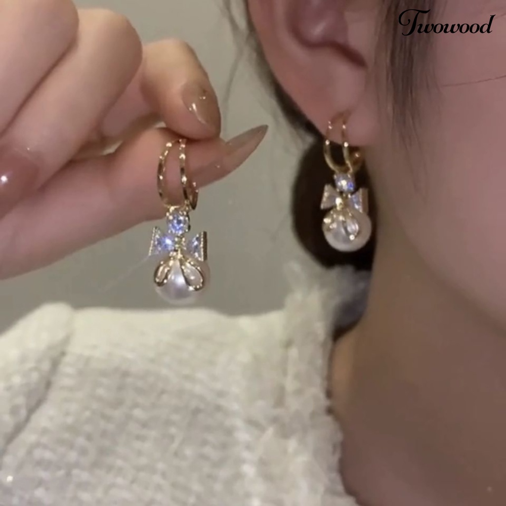 Twowood 1pasang Wanita Drop Earrings Bow-knot Shiny Rhinestone Mewah Simetris Stainless Ear Dekorasi Tepi Halus Mutiara Imitasi Lady Huggie Earrings Perhiasan