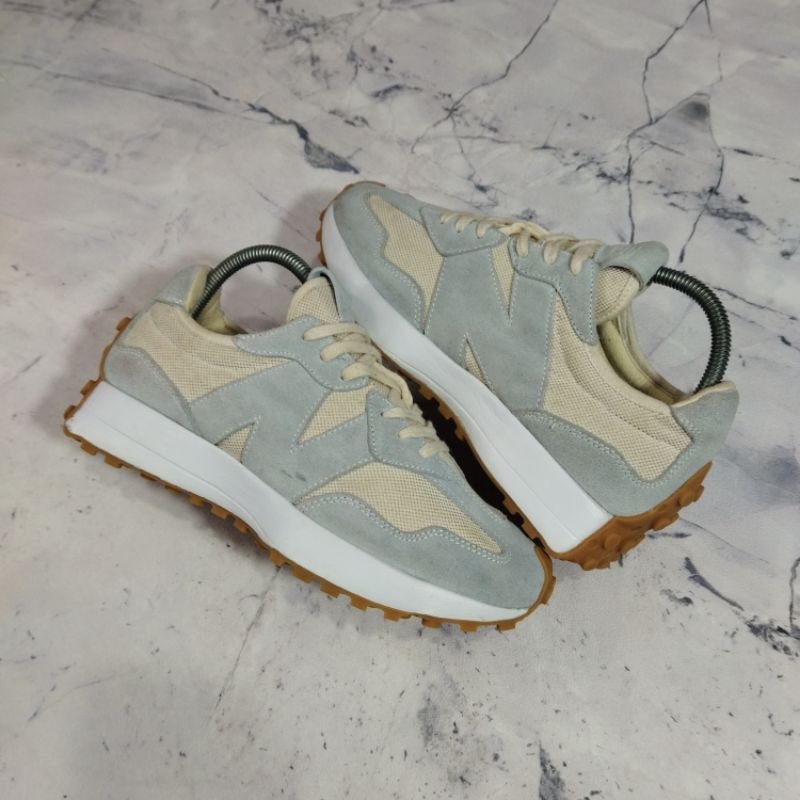 new balance 327 Light Beige