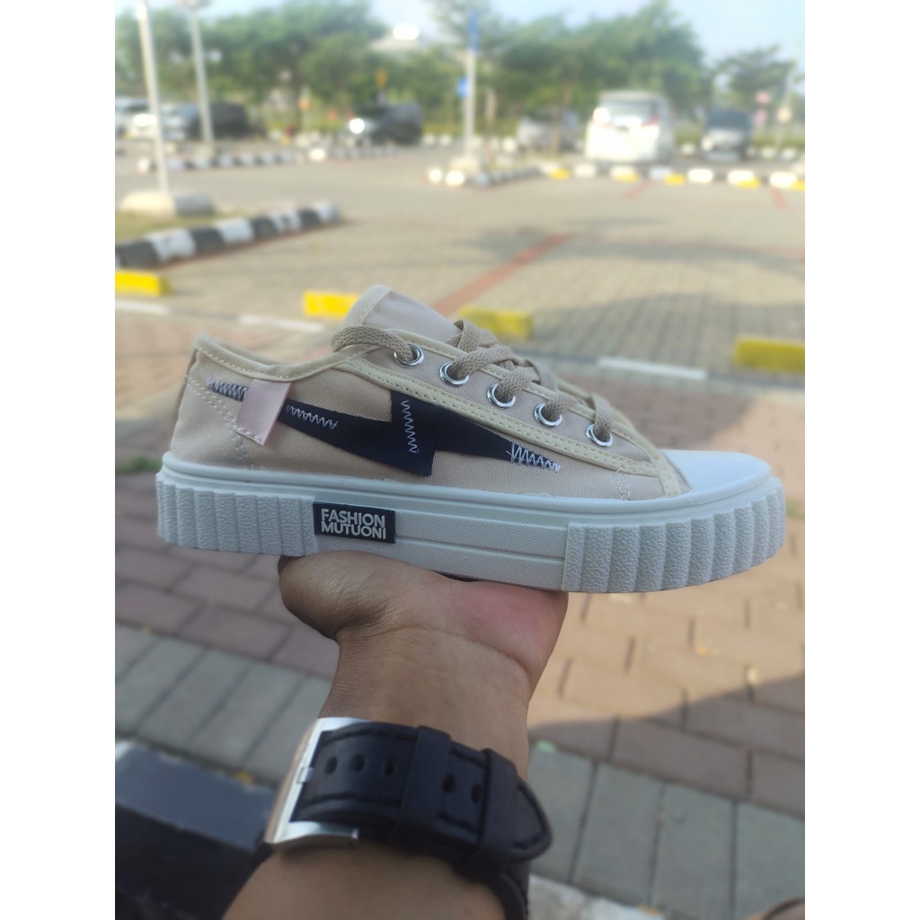 Sepatu Wanita Sneakers Kanvas Low Liona Petir Import PTK009