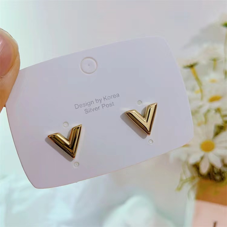 Anting Bentuk V Bahan Stainless Steel Untuk Wanita