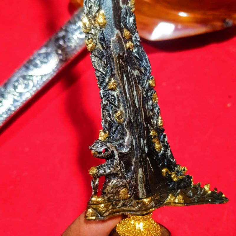 Keris Singo Barong Pamor Kulit Semongko Ceprit Sepuh emas Luk 13