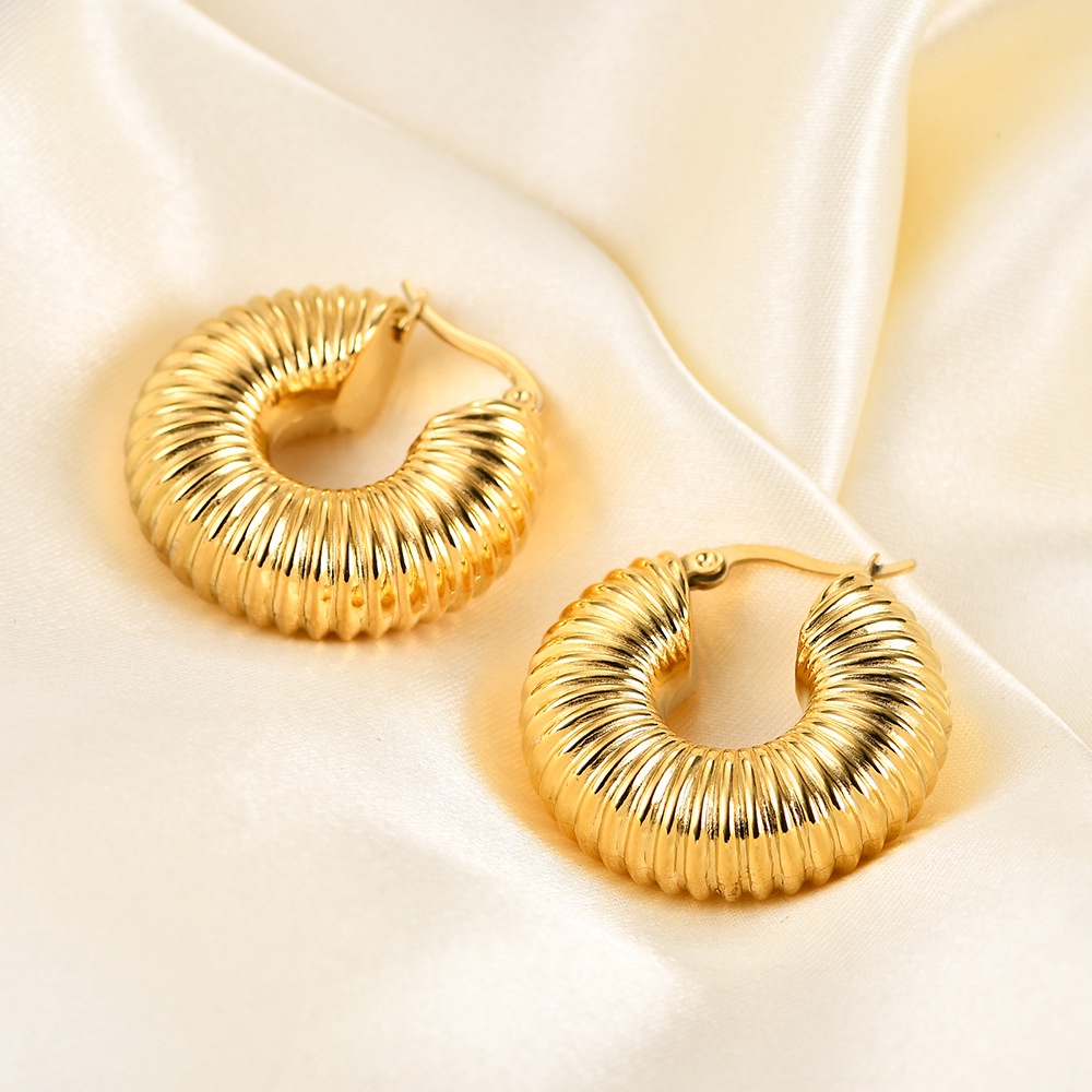 Anting Bentuk C Bahan Stainless Steel 18K Gold Gaya Eropa Amerika Untuk Wanita