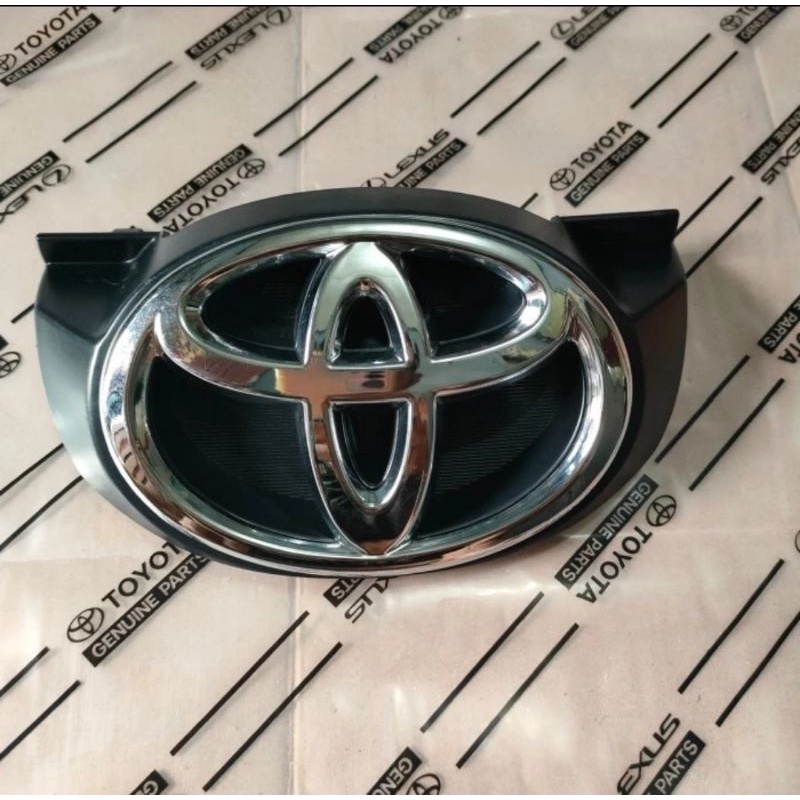 emblem logo breket innova 2008-2011 original Toyota