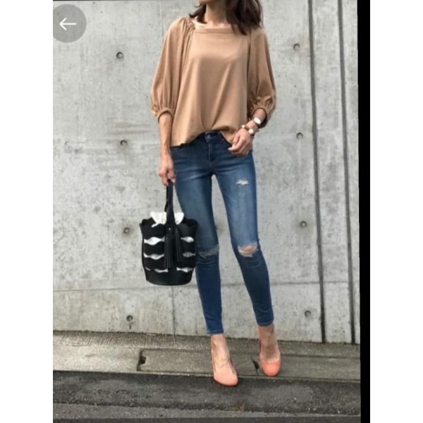 PUFF SLEEVE BLOUSE UN*QLO