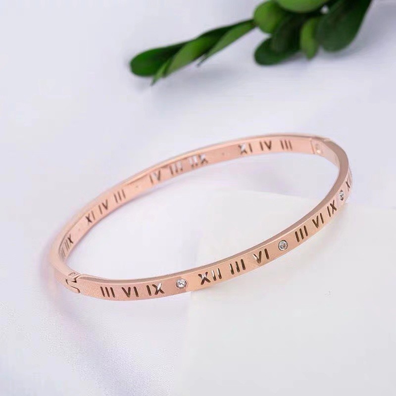 Gelang Titanium Steel Lapis Rose Gold 18k Desain Huruf Angka Romawi Hollow Gaya Korea Untuk Wanita