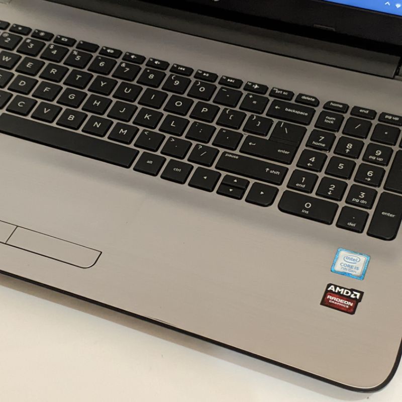 laptop gaming/editing layar 15.6inc hp 15 - core i5 gen7 - ram 8gb ssd 256gb vga Amd Radeon R5