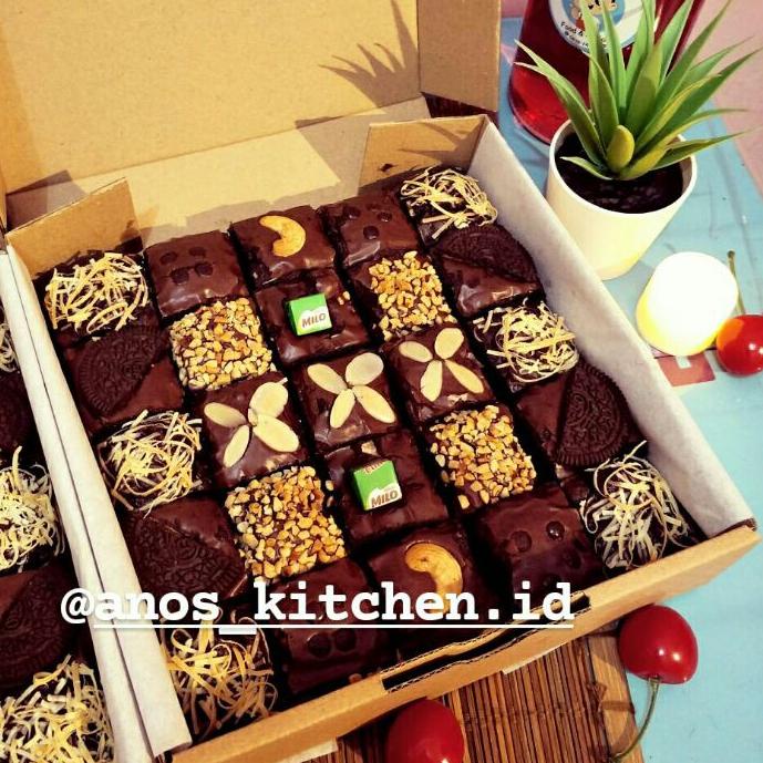 

◘ Brownies Fudgy Dark Cokelat Skat (Isi 25 pcs) Khusus Buat Penggila Cokelat Sejati ☇