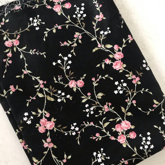 Kain Kain Katun Jepang 1/2 Meteran Motif Hitam Putih Bunga Polkadot