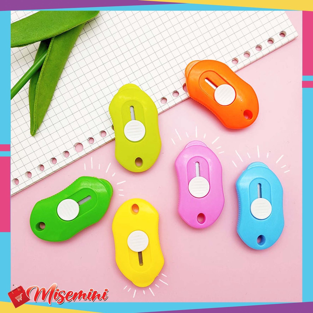 

Cutter Mini Portable Pisau Pemotong Kertas Cutter Sekolah 793