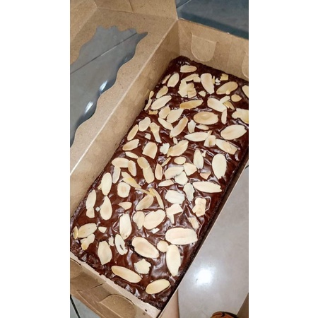 

fudgy Brownies almond