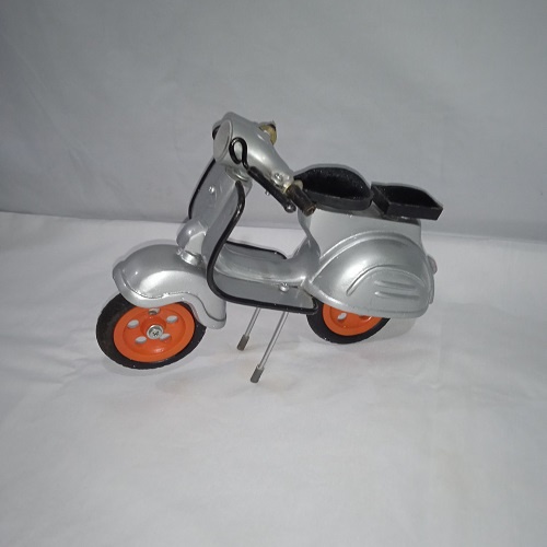 Miniatur Motor Harley Vespa Skuter Honda C70 Bahan Logam Anti Karat Pajangan dan Koleksi