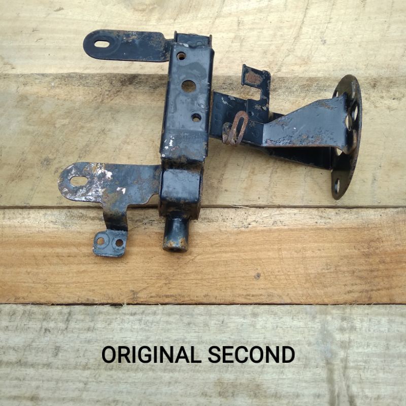 Breket Pangkon Dudukan Lampu Stop Lamp Suzuki RC RC80 RC100 Bravo Original Second