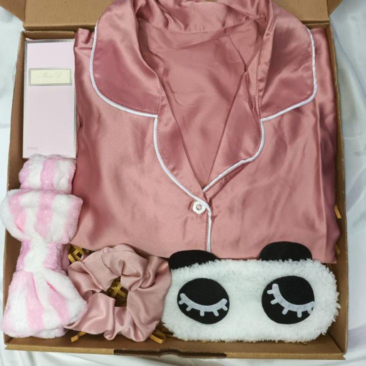 

➩ [PIYAMA] GIFT BOX PIYAMA / KADO CEWEK / WEDDING HAMPERS / KADO PACAR / GRADUATION / KADO IBU ✈