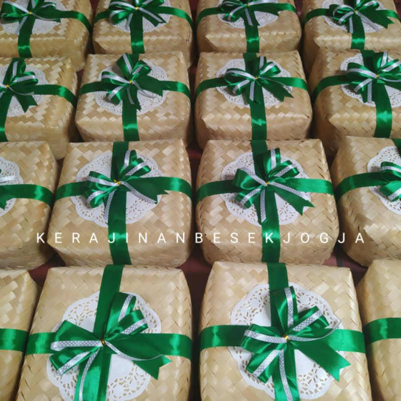

(B2007) SEPASANG BESEK NATURAL PITA 20X20 besek pita besek hias besek kekinian