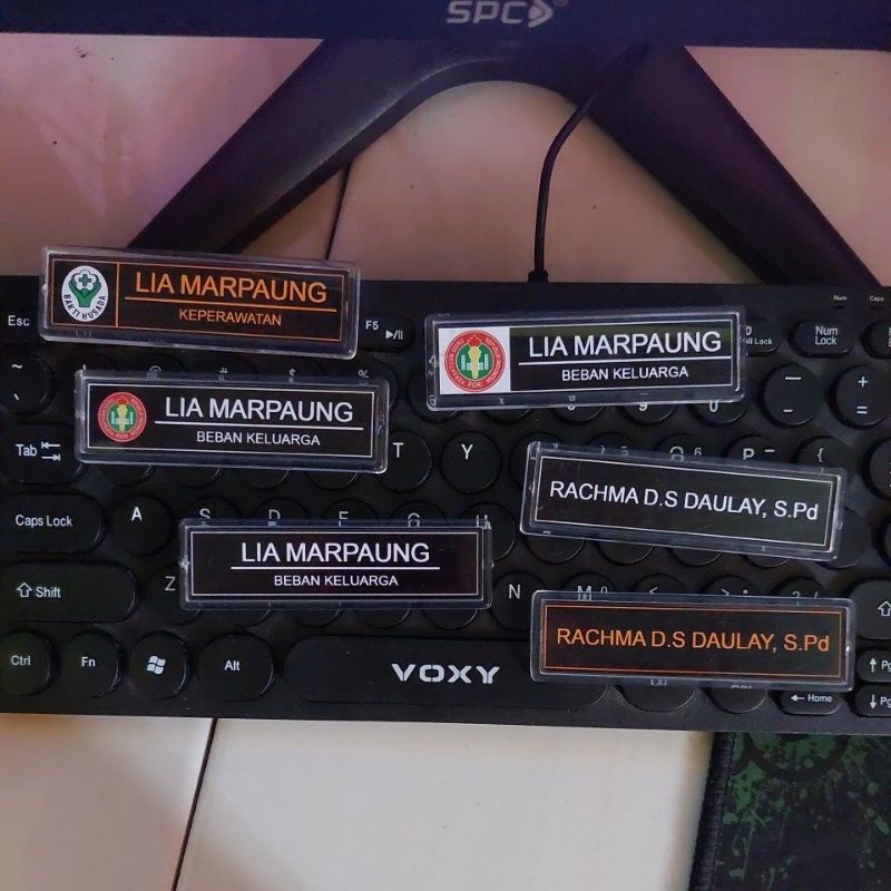 

TERLARIS | Name tag - papan nama peniti custom - untuk sekolah, kantor, kampus, organisasi dll