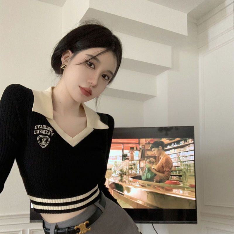 Red Bawah kemeja wanita musim semi dan musim gugur 2023 baru lengan panjang rajutan sweater hot girl V-neck gaya asing slim fit pendek top pasang