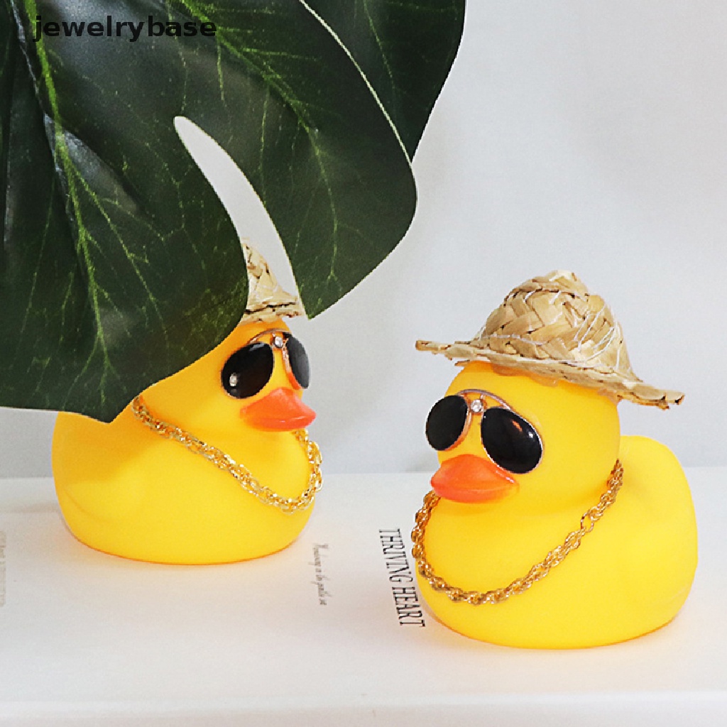 [jewelrybase] Bebek Kuning Dengan Kacamata Topi Jerami Rantai Emas Auto Interior Dekorasi Ornamen Butik