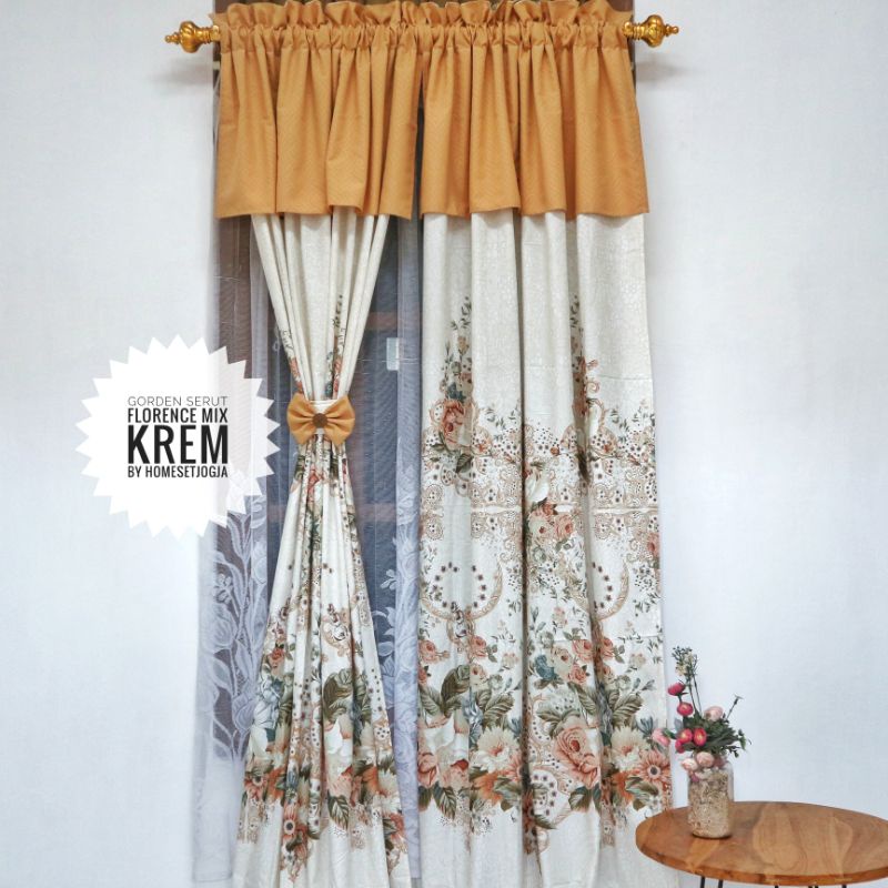 Gorden pintu shabby serut krem