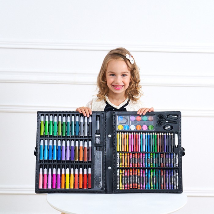 

DISKON SHOPEE/ Crayon Set Alat Lukis Mewarnai Anak Set Koper 150 Pcs Pensil Warna Set - Black