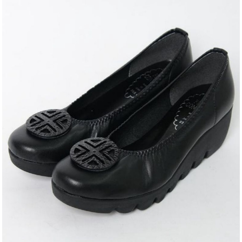 sepatu bhayangkari FC