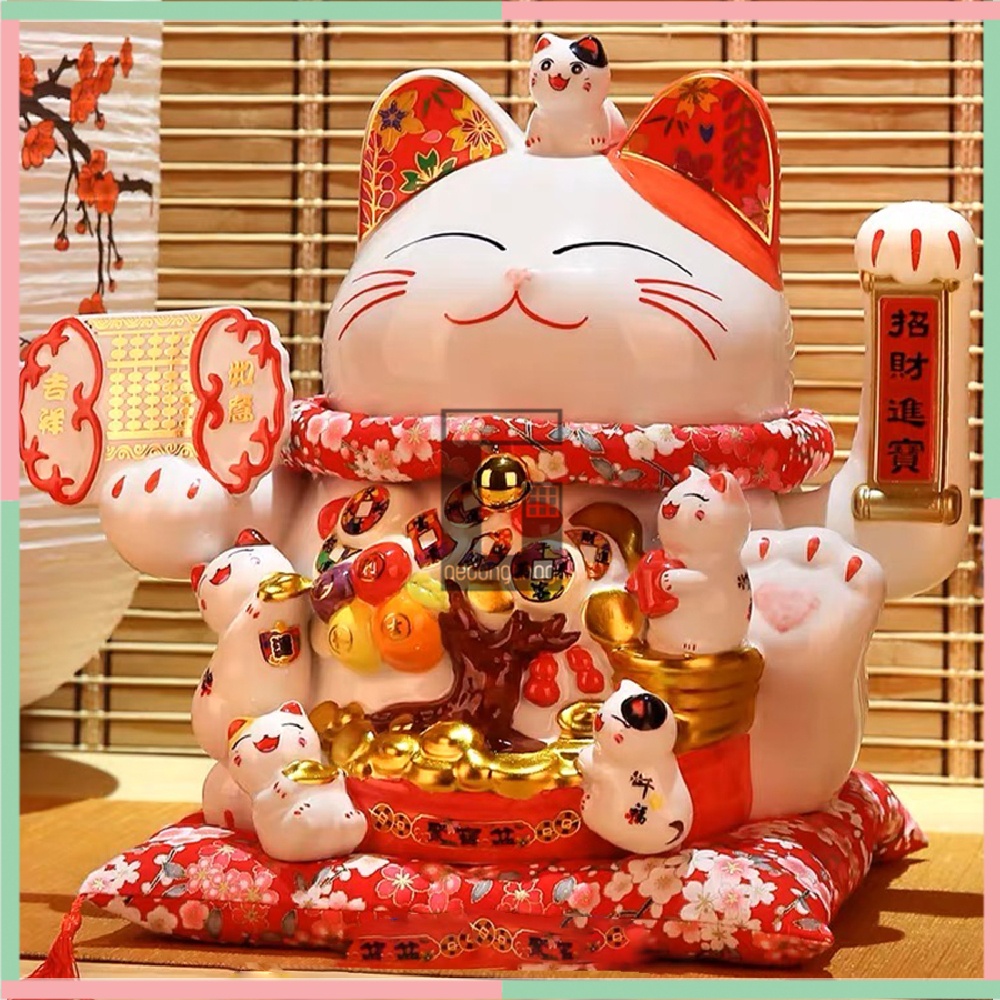 Patung Pajangan Boneka Hiasan Kucing Hoki Lucky Cat Rejeki Krberuntungan Maneki Neko Yuan Bao Yenpao Fortune Tenaga Listrik Baterai Surya Solar Gantungan Dinding Keramik Cina China Mobil Dinding Ukuran Kecil Small Sedang Medium Besar Jumbo Big Size XL