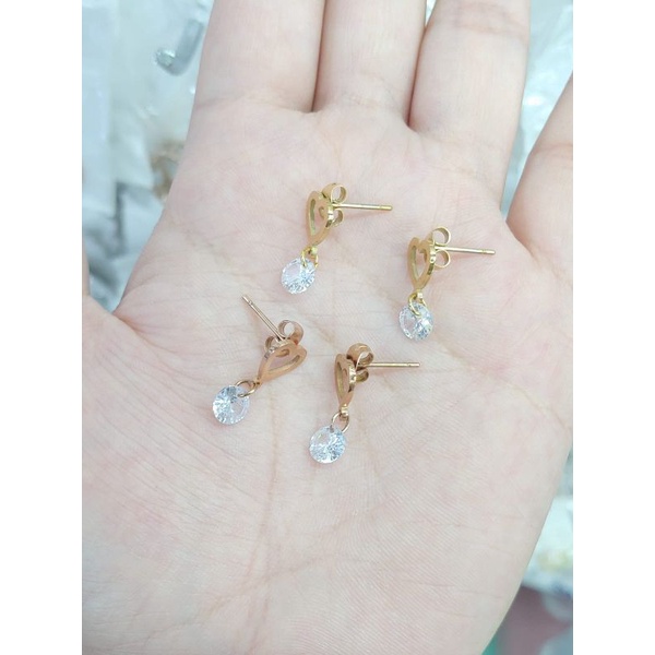 anting tusuk love permata titanium anti karat anti luntur