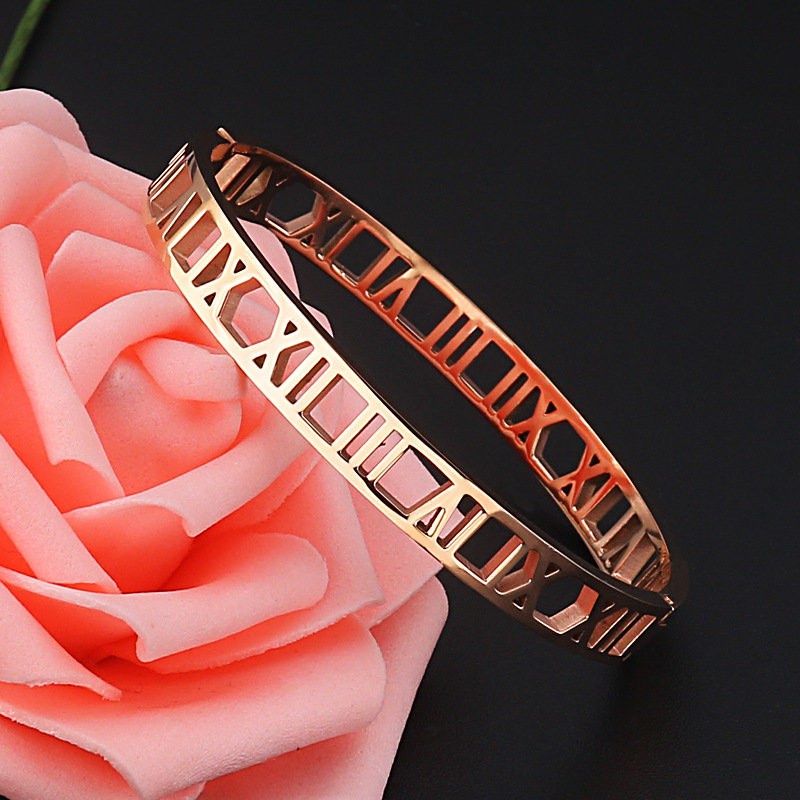 Gelang Bahan Titanium Steel Warna Rose Gold Desain Angka Romawi Gaya Eropa Amerika Untuk Pasangan