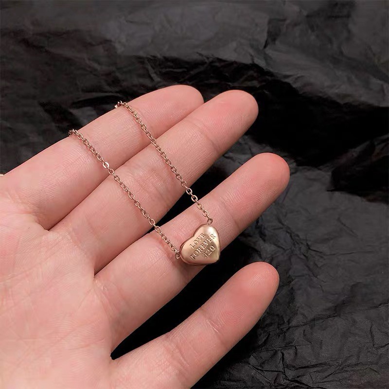 Kalung Desain Tulisan Love Untuk Wanita | Kalung Rantai Rose Gold 18k Untuk Wanita | Perhiasan Bahan Stainless Steel | Aksesoris Bahan Titanium Steel | Anting Hypoallergenic Tahan Air Tidak Pudar Untuk Hadiah Ulang Tahun