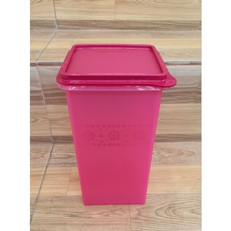 Mosaic sweet saver tupperware