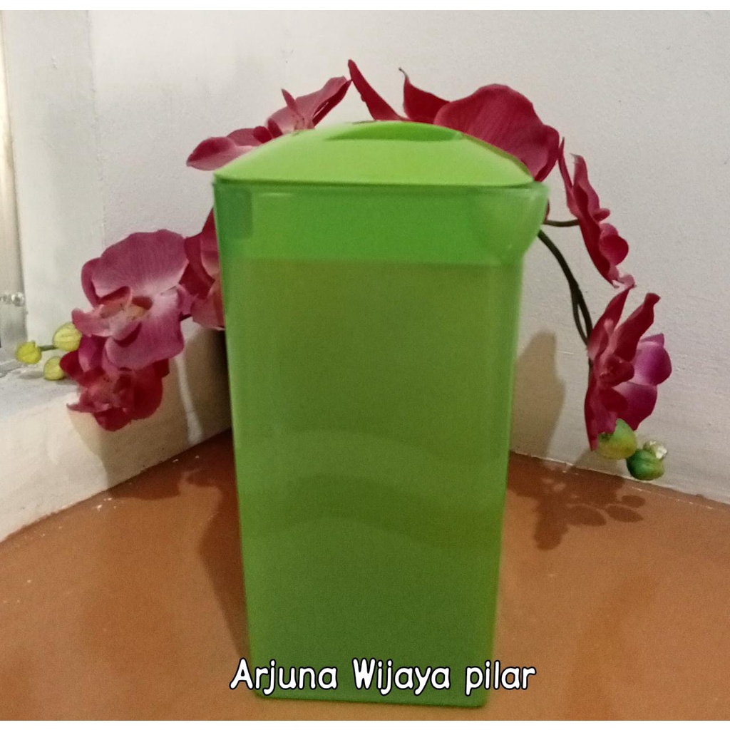 Eskan Pluto - Teko segi / Square - Teko Air  / Pitcher - Teko Jus 1500 ml +kardus atas bawah &amp; Bubblewrap