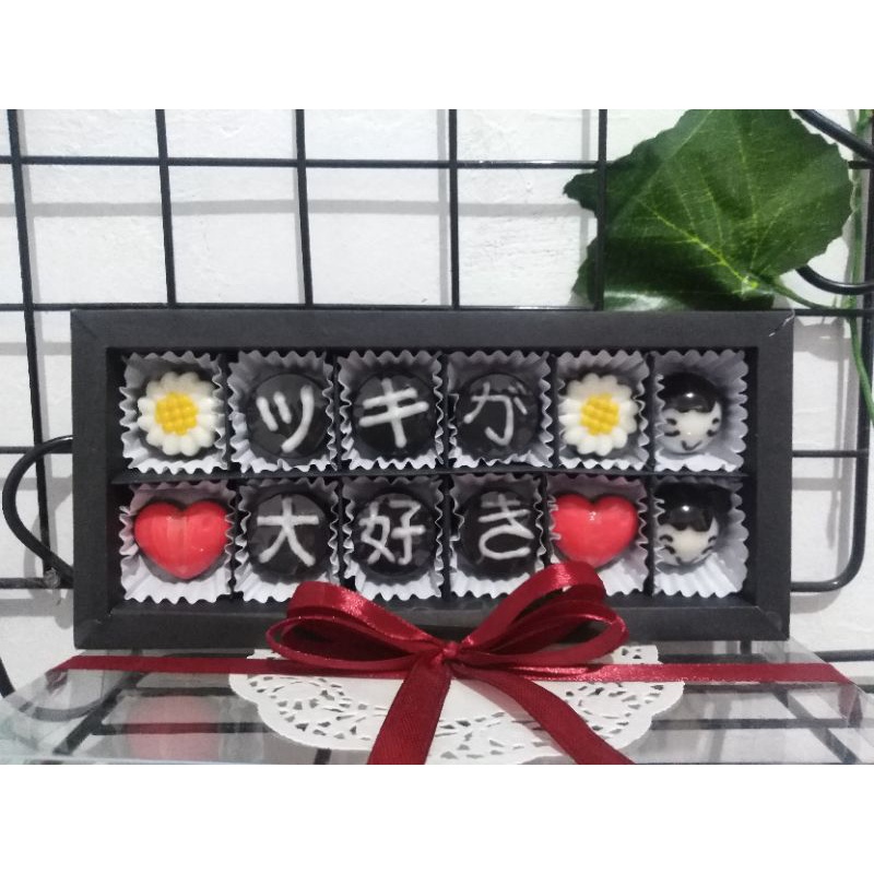 

Hampers cokelat valentine isi 12pcs