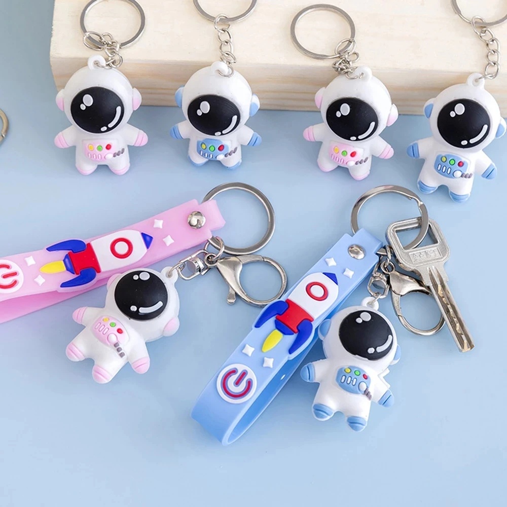 Kartun Spaceman Karet Lembut Pasangan Gantungan Kunci Lucu Astronot Key Ring Pendant Kreatif Flash Gantungan Kunci Kawaii Pink Biru Tas Ornamen