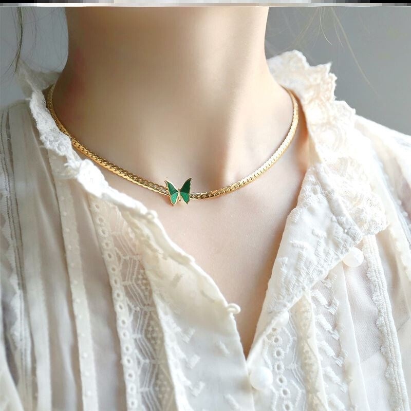 Kalung Rantai Klavikula Desain Kupu-Kupu Hijau Gaya Retro Untuk Wanita