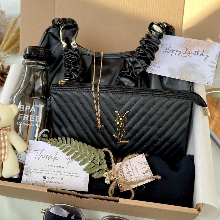 

Diskon s/d 60% 2.2 Sale | Hampers Giftbox Alea Black Series | Giftbox Hampers Natal | Hampers Christmas | Kado ultah cewek | Kado Wisuda | Kado Wedding