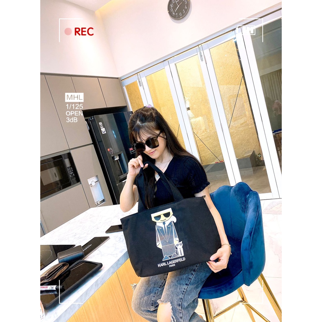 TAS SELEMPANG TOTE KARL BAHAN KANVAS PREMIUM + ADA TAG (TAS TENTENGANNYA KUAT, ISI BISA BANYAK, DALAMAN TEBAL)