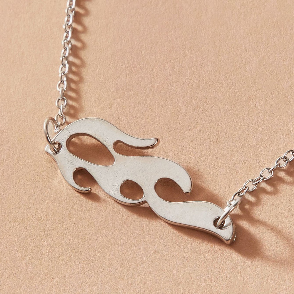 Trendsetter Gaya Gothic Gelap Hip-hop Api Double-layer Rantai Klavikula Kalung Liontin Kepribadian Punk