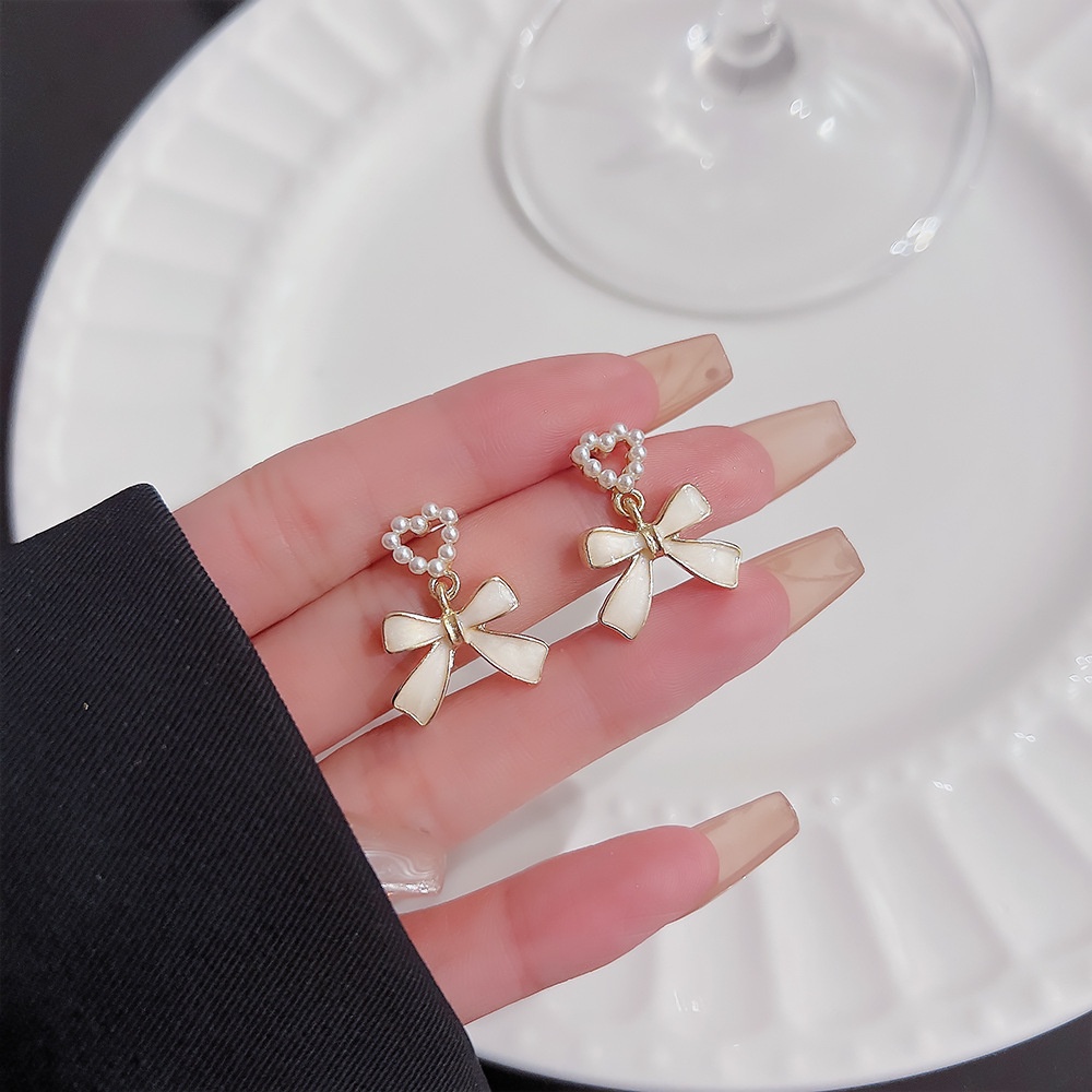 Modis Berkelas Gaya Selebriti Cahaya Mewah High-End Anting Jarum Perak Perempuan Cinta Busur Niche Desain Mutiara Anting Earrings