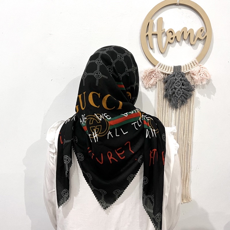 HIJAB SEGI EMPAT VOAL LASER CUT MOTIF GC